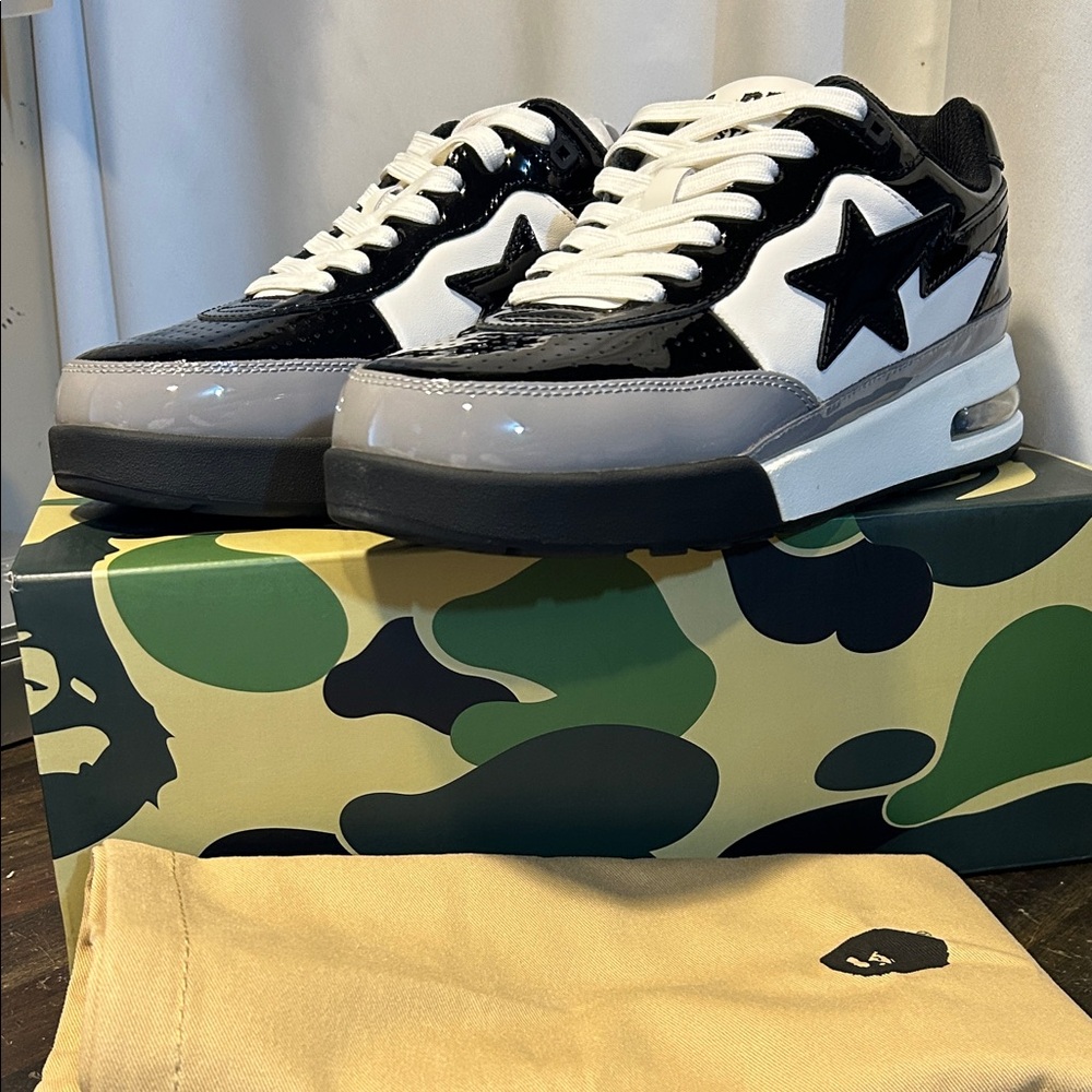 Bape Black, White, and Gray Men's Sneakers NEW size 8.5 IJ20-191-009